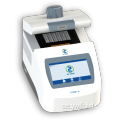DNA -polymeras i PCR -maskin för labb med